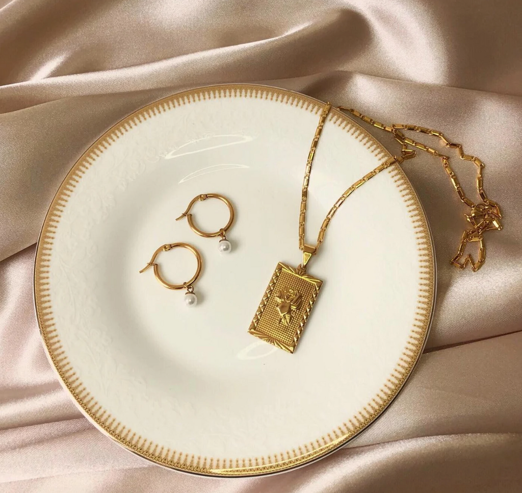 Rose Pendant Necklace